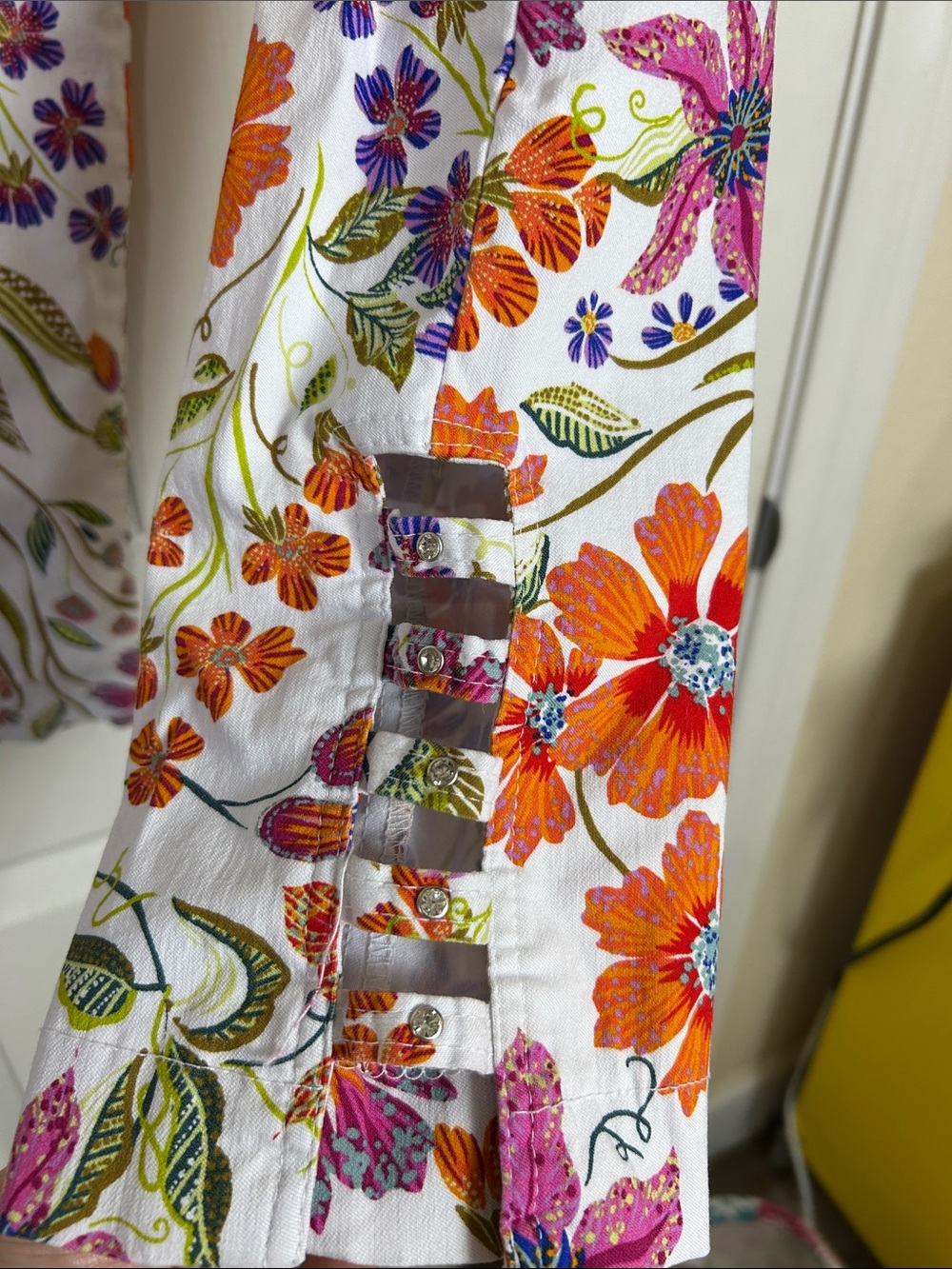 Attyre New York Floral Pull On Cropped Capri Pants Rhinestone Ladder Hem 8 - Picture 6 of 11